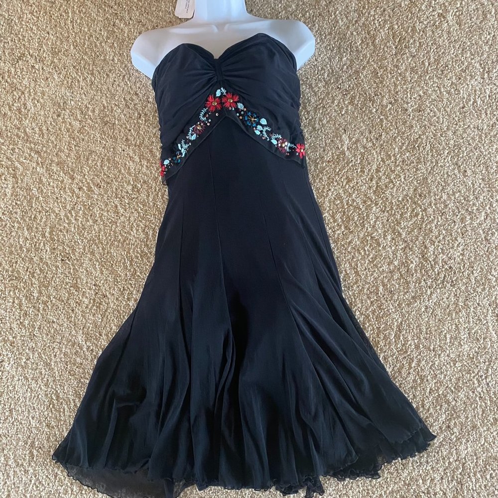 Elana Kattan Tube top dress; lined, fit and flare.  Embroidered